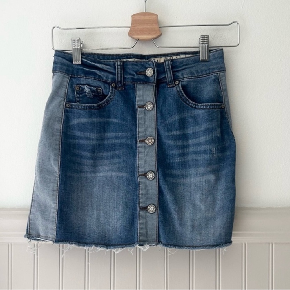Indigo Rein Size 1 Two Tone Blue Denim Button Down Mini Skirt